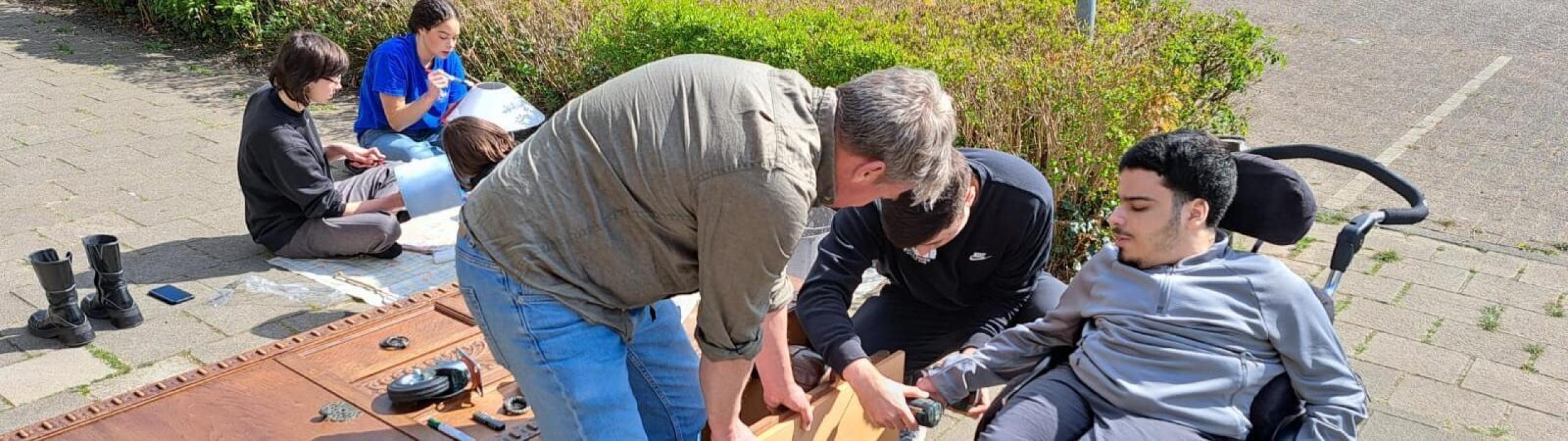 Handen uit de mouwen